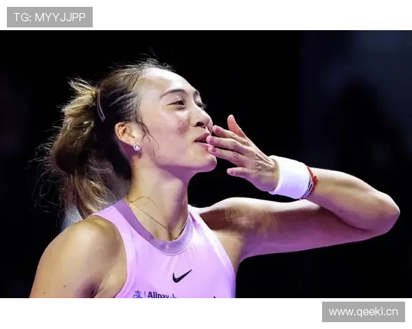 周意孙回应4万离境费问题 郑钦文解答取关事件 周意孙回应4万离境费问题 郑钦文解答取关事件